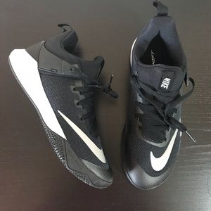 Men’s Nike • Zoom Shift TB in Black & White 11